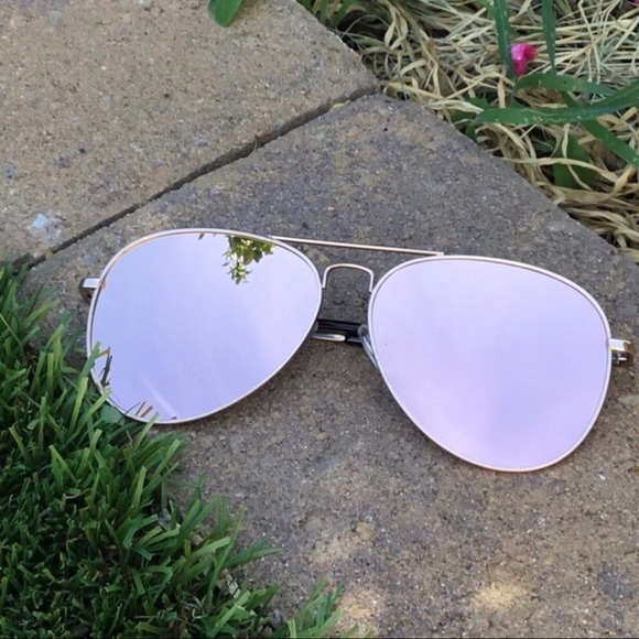Rose Gold Mirrored Aviator Sunglasses - Picture 4 of 5